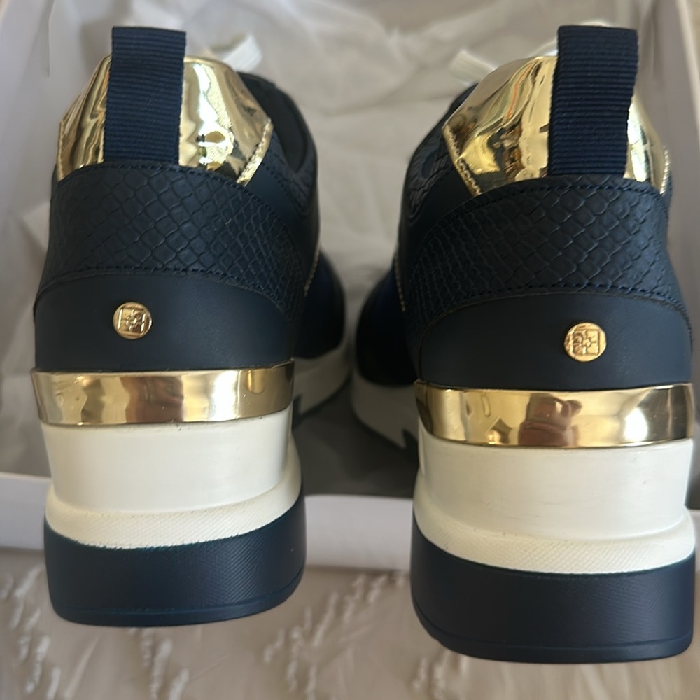 IMÁN Brand New Navy and Gold Sneakers.  GORGEOUS!!!! - Picture 3 of 3
